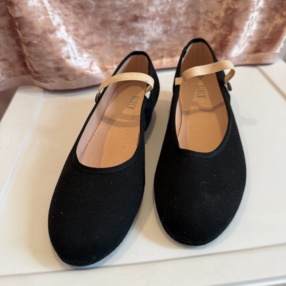 NEW Bloch dance shoes US8